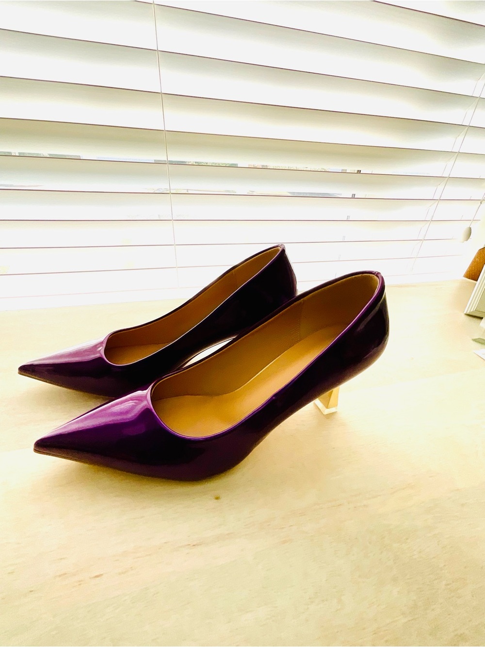 Women's Purple Patent Pointed Toe Mid Heel Pumps
